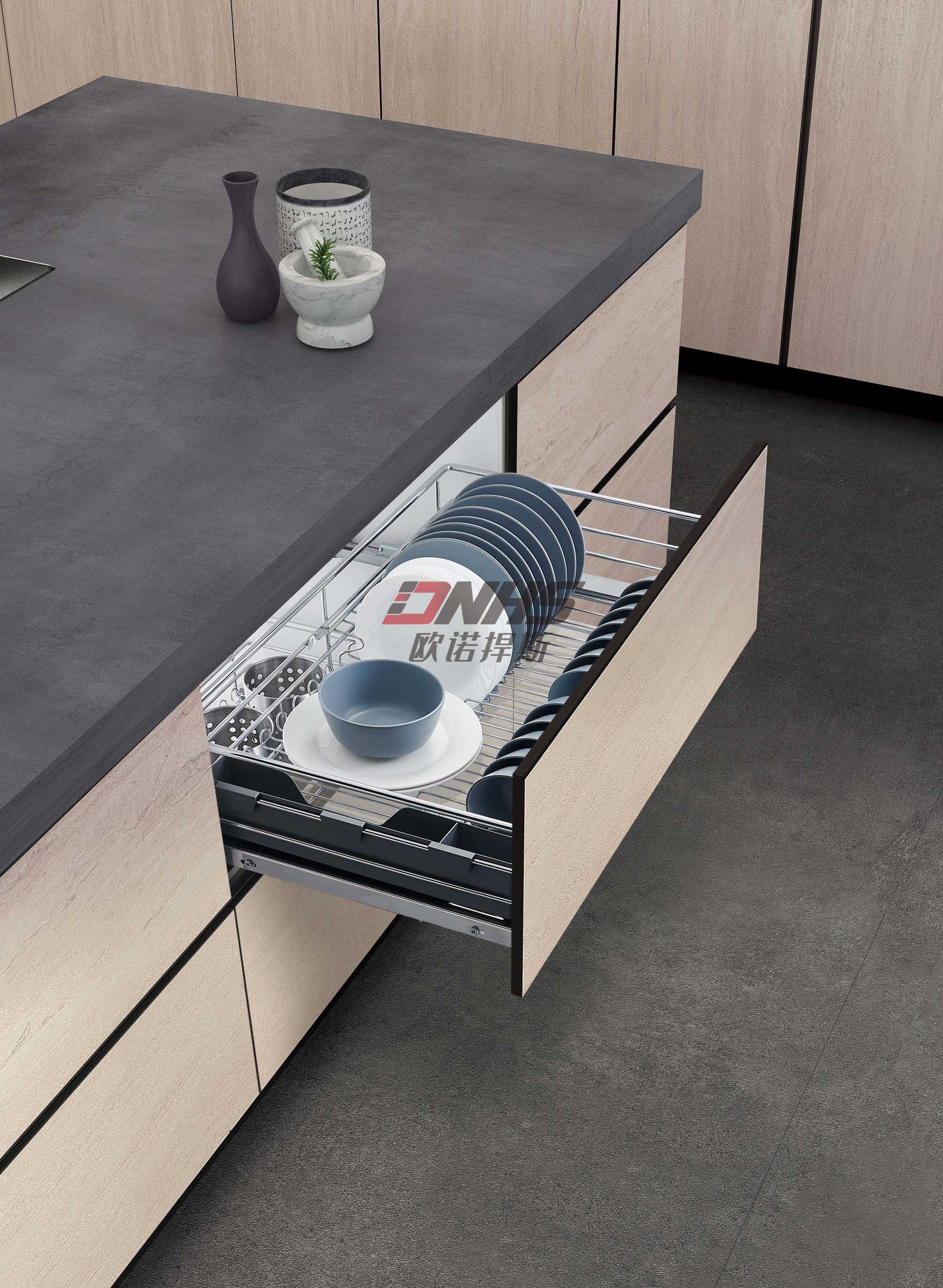 Maximizing Kitchen Storage: Wireware and Cutlery Inserts to Keep Your Kitchen Organized